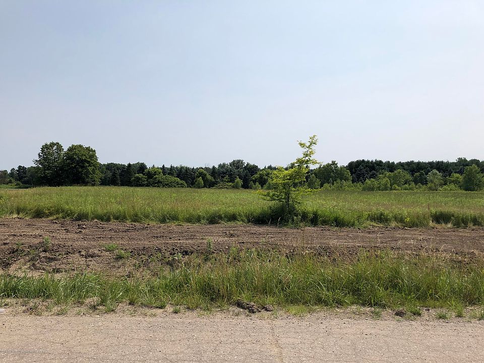 1st image of 266 Twin Ponds Dr