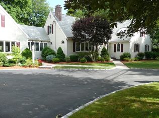 51 Lexington St, Burlington, MA 01803