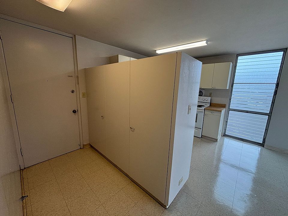 1st image of 810 University Ave APT 303