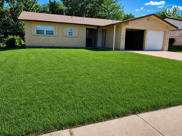 626 Edgedale Dr — Photo 1