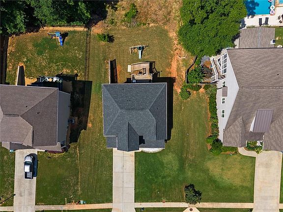 3rd image of 310 Wooded Glen Ln