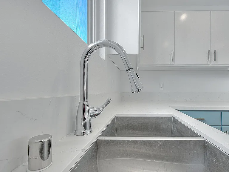 5850 Vineland Ave — Photo 10