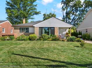 18474 Beverly Rd, Beverly Hills, MI 48025