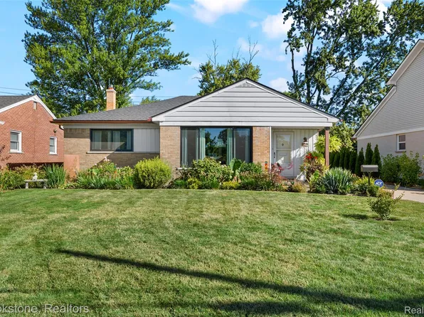 18474 Beverly Rd, Beverly Hills, MI 48025