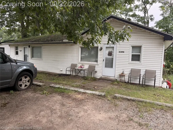 4109 Parkway Rd, Waterford, MI 48328