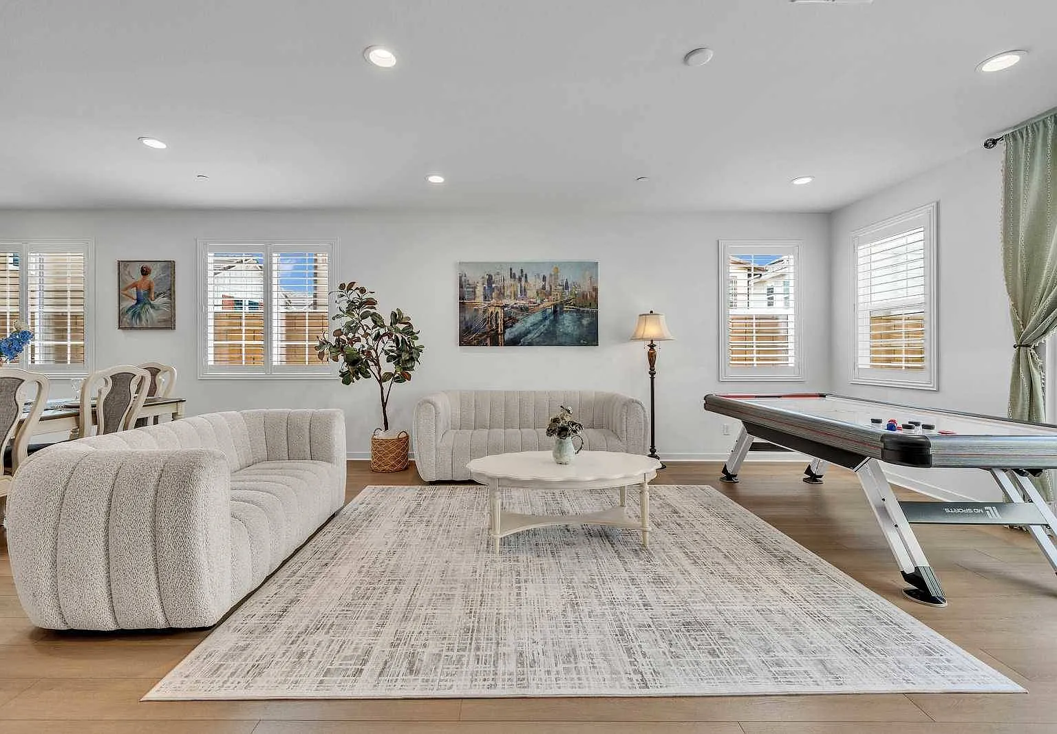 5 bed, 2748 sqft, $7,000 — Photo 1