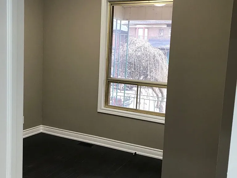 83 Hallam St #MAIN FLOOR — Photo 3