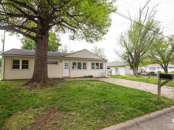 1020 Rucker Dr, Junction City, KS 66441