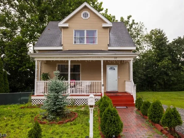 37 Davis Ave, Dover Town, NJ 07801