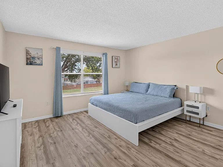 1550 Casterton Cir — Photo 22