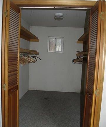 3rd image of 500 Parkview Ln