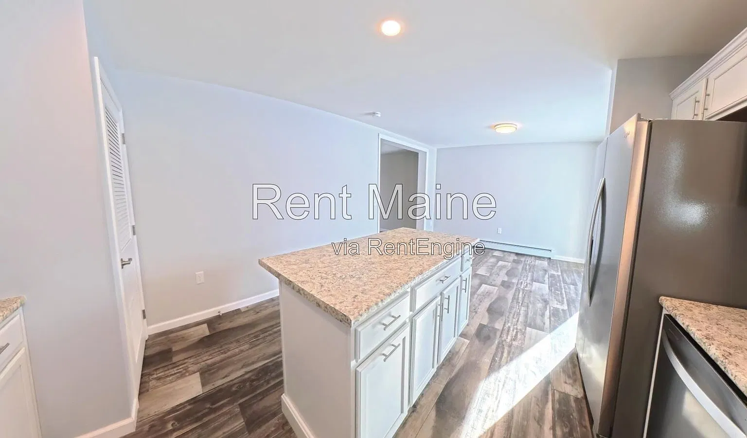 3 bed, 2.5 bath, 1320 sqft, $2,000 — Photo 4