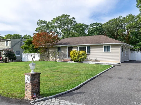 44 Juniper Avenue, Ronkonkoma, NY 11779