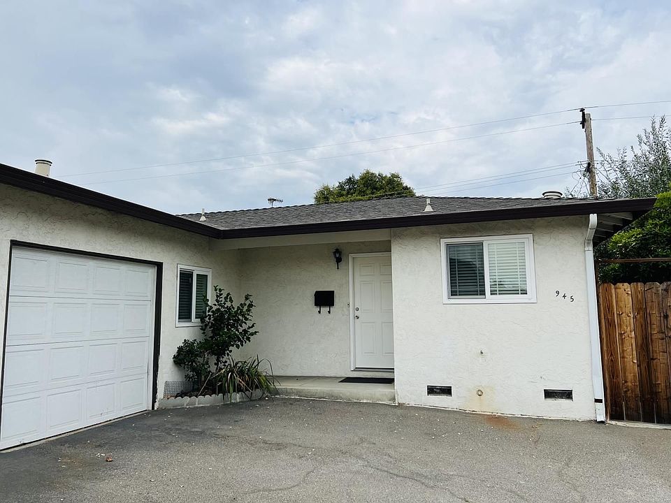 1st image of 945 Desert Isle Dr