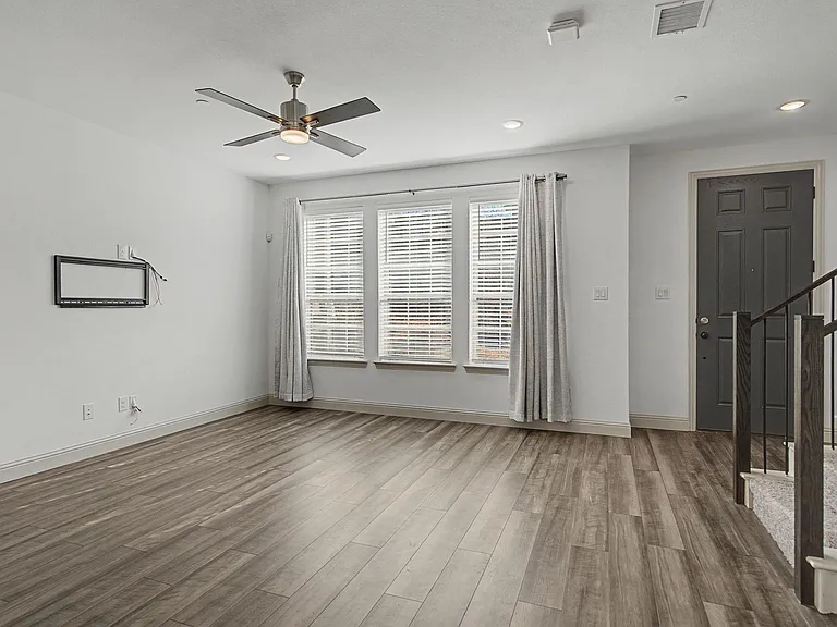 6032 Silverado Trl — Photo 5