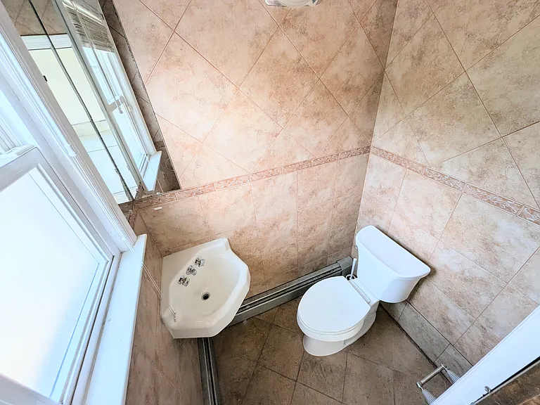 471 Franklin Ave #1 — Photo 10