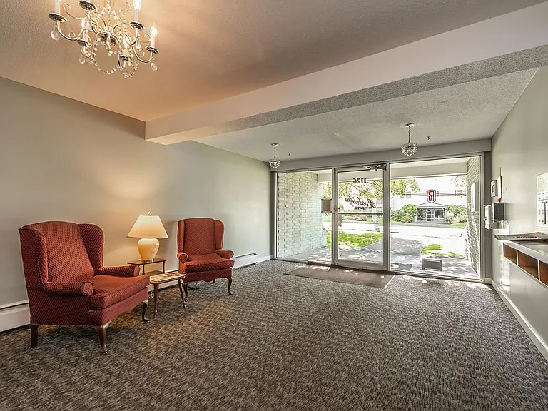 1126 Rockland Ave #207 — Photo 12