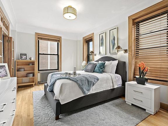 3rd image of 176 W 87th St #7A