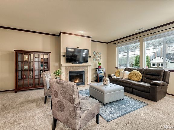 Sophisticated yet comfortable, the living room is wonderfully suited for everyday living. 