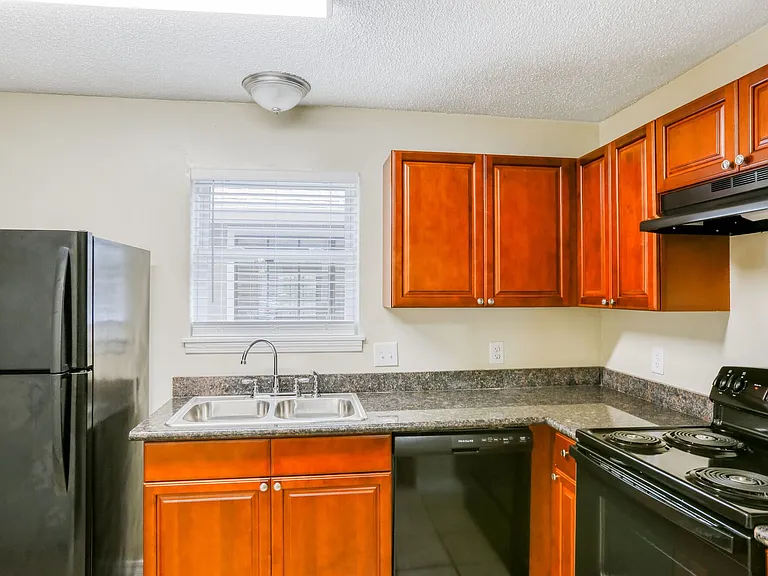 Creekwood Townhomes — Photo 5