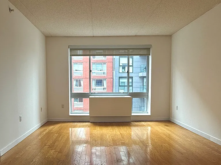 555 W 23rd St #N10E — Photo 3