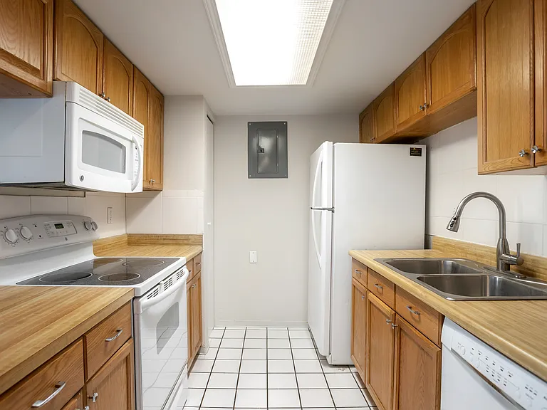 8555 Fairmount Dr #B201 — Photo 6