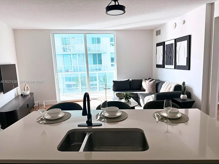 1900 N Bayshore Dr #1417 — Photo 6