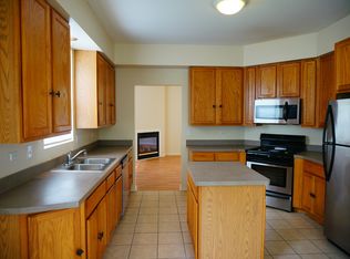 416 Reising St, Aurora, IL 60505