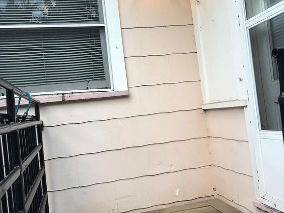 3rd image of 406 10th Ave NE #G