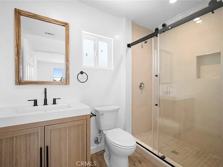 11047 Yarmouth Ave — Photo 15