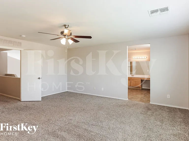 5570 E Flowing Spg — Photo 10