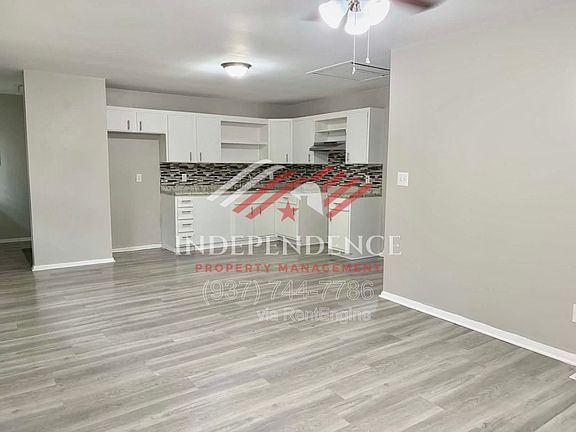 4th image of 136 Rogers Dr