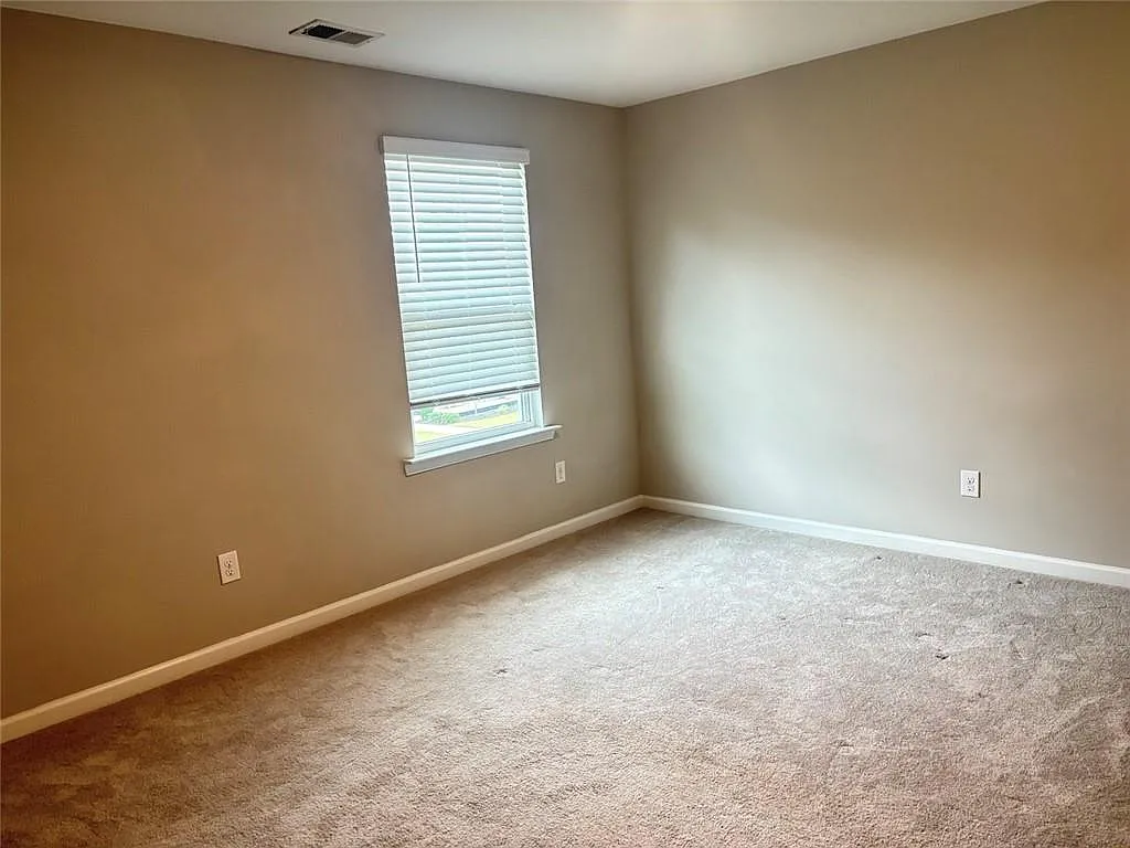 4 bed, 2.5 bath, 1875 sqft, $2,000 — Photo 4