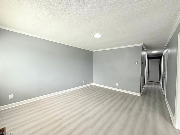 4th image of 609 Cross St