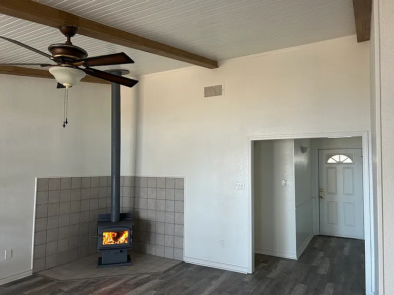 832 Shoreline Dr — Photo 5