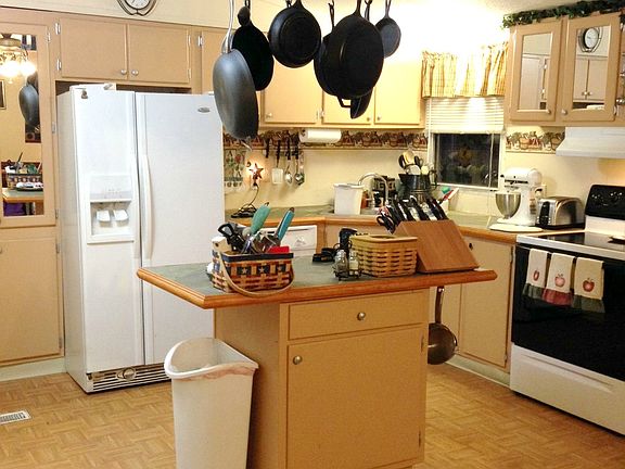 Custom slate tiled counters