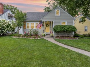 317 Holton Rdg, Crown Point, IN 46307