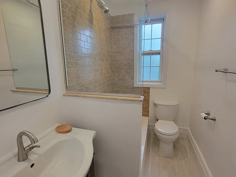81 N Broadway — Photo 8