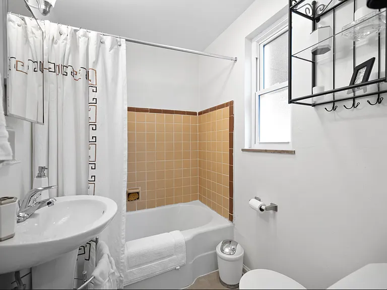 Sycamore Square Apartments — Photo 9