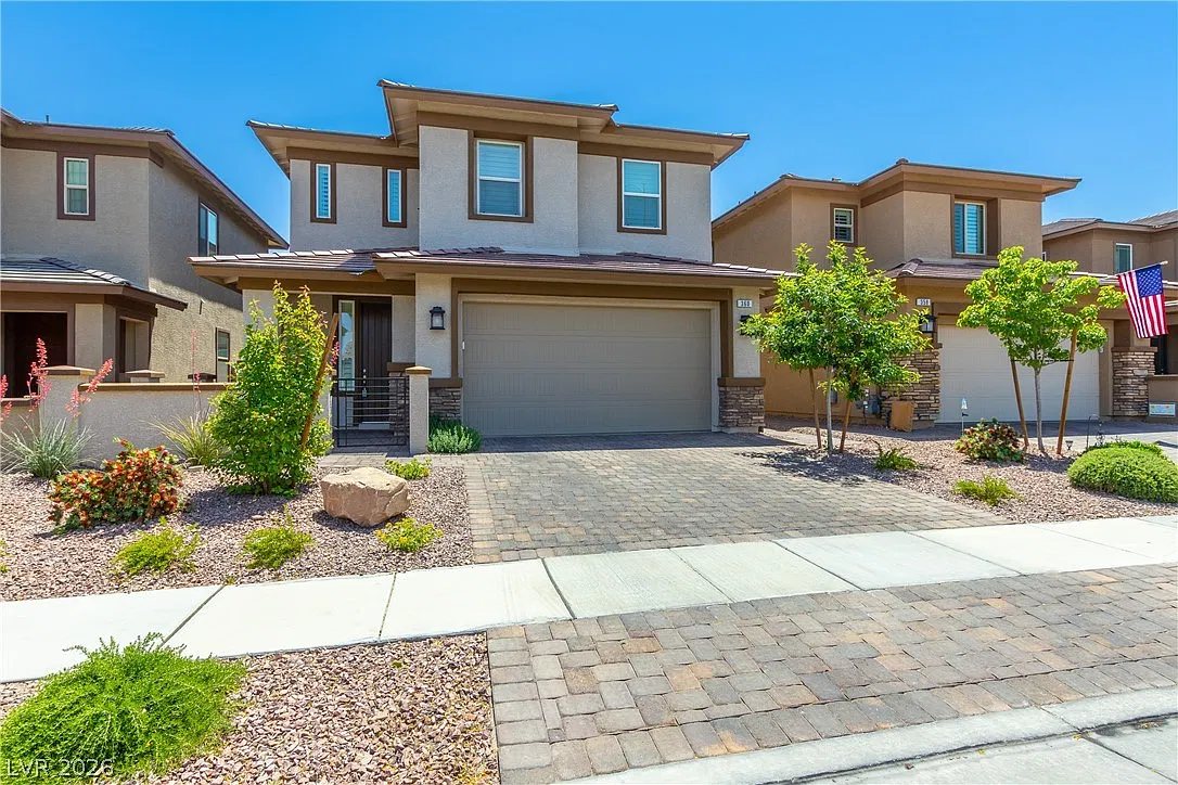 3 bed, 2.5 bath, 2320 sqft, $2,523 — Photo 1
