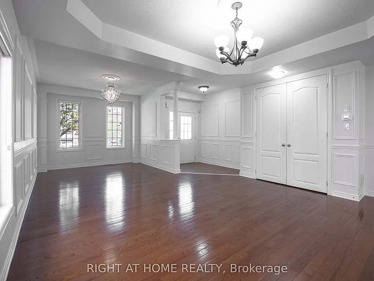 11 Amstel Ave — Photo 2