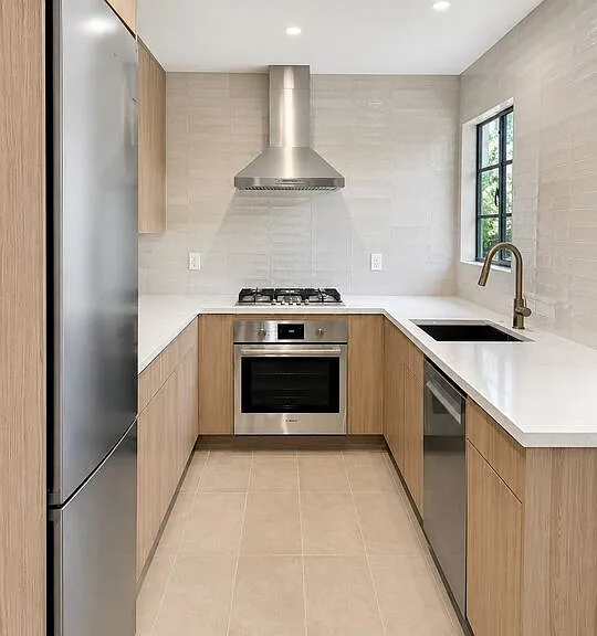 502 Strand St — Photo 3