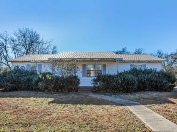 615 Commerce St W, Honey Grove, TX 75446