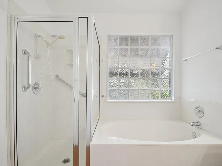 1300 Leah Ln — Photo 27