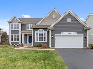 1325 Mulberry Ln, Cary, IL 60013