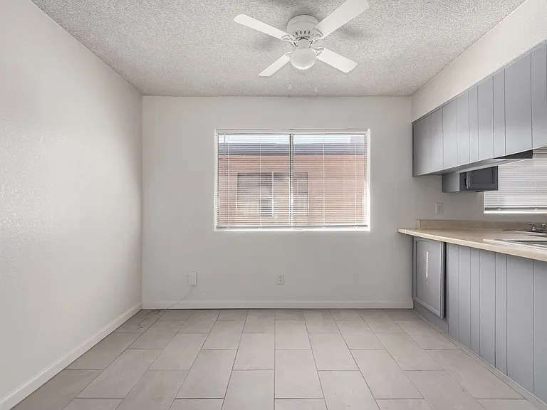 615 N Arrowhead Dr — Photo 10