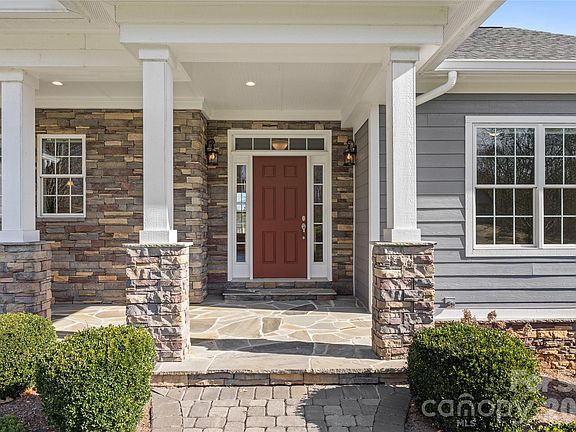 3rd image of 490 Mapleton Ln