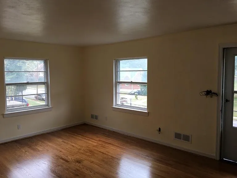 2417 Brandon Ave SW — Photo 3
