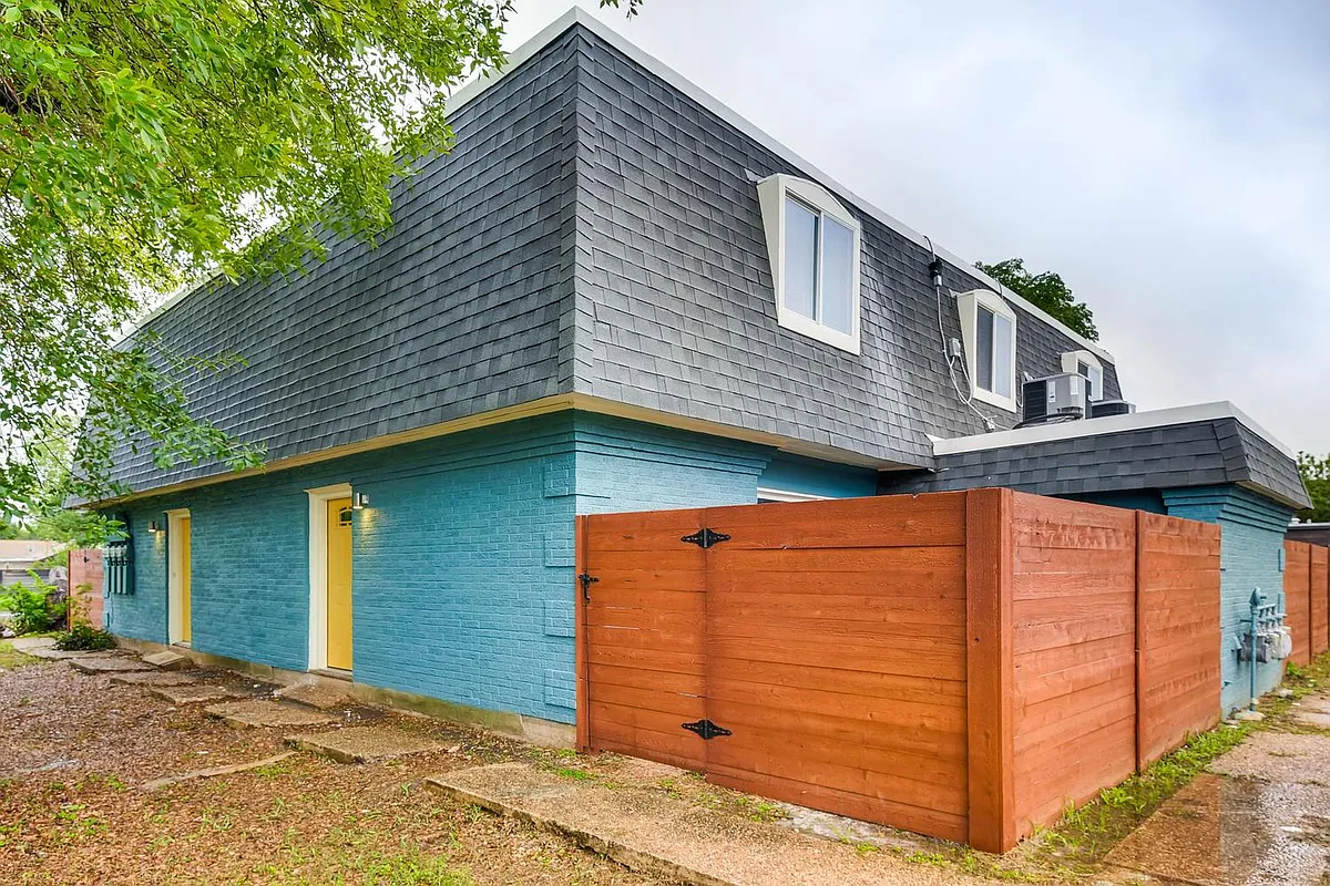 Building Photo - 4804 W Gate Blvd #104