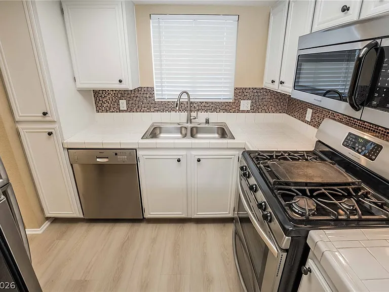 1908 Villa Palms Ct #202 — Photo 10